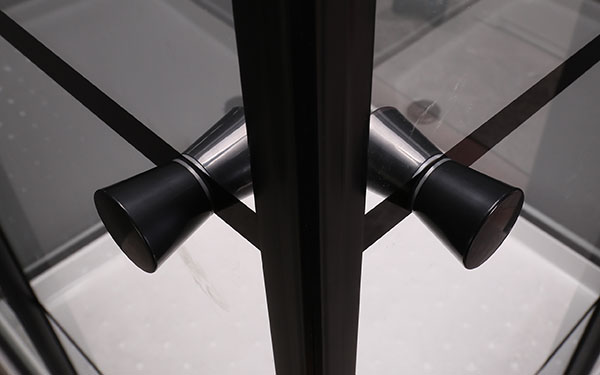 Dusjkabinett i sort/industrilook